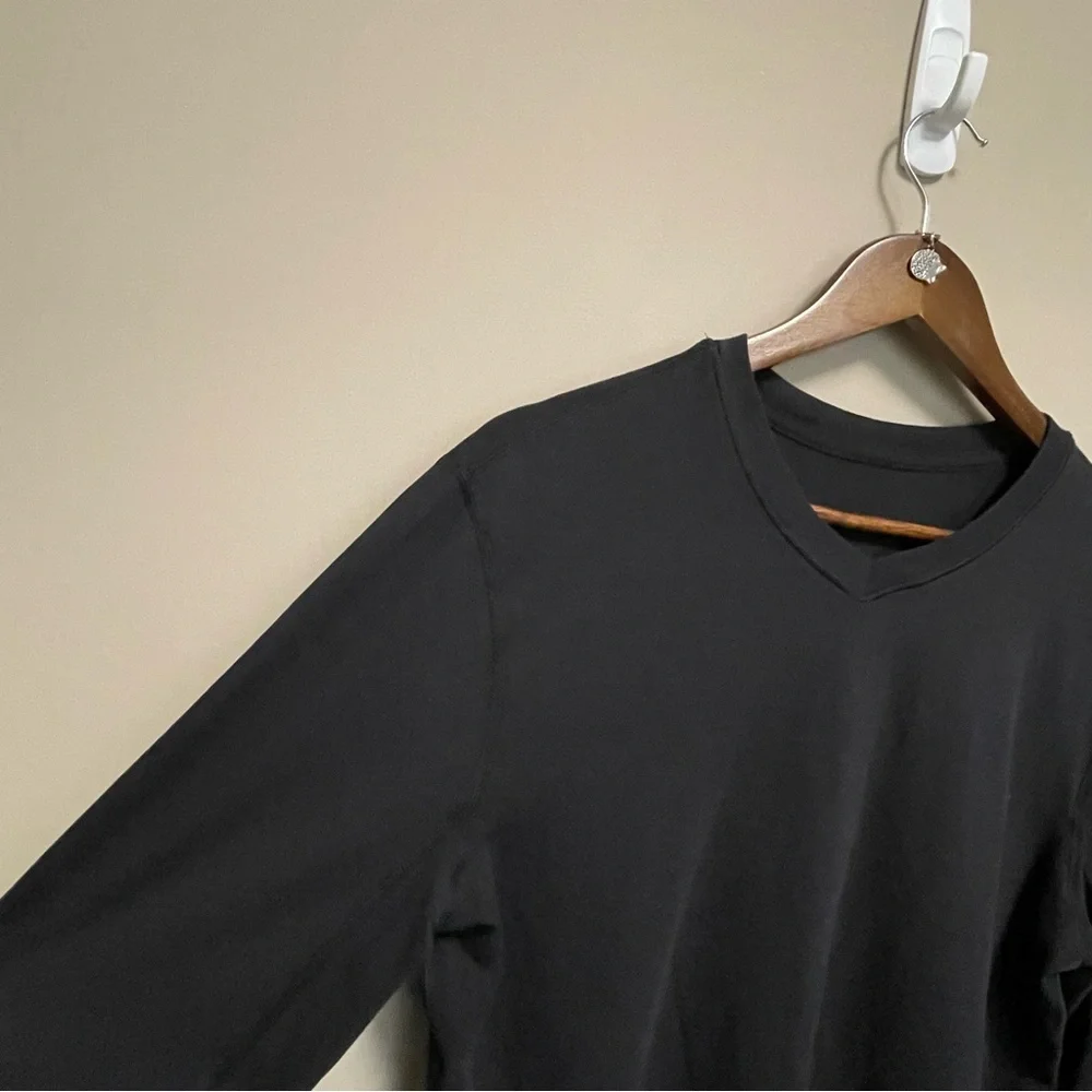 Lululemon Men’s V-neck Long Sleeve T-Shirt - Picture 3 of 9